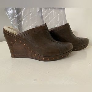 Ugg Leather Clogs! Lots of life left!